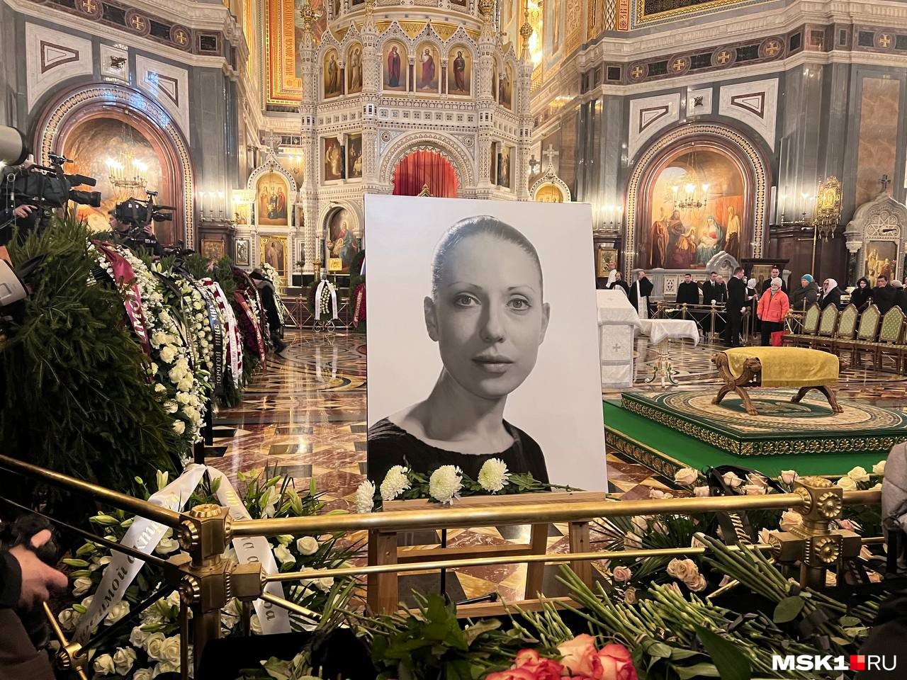 Актрису Инну Чурикову похоронили на Новодевичьем кладбище