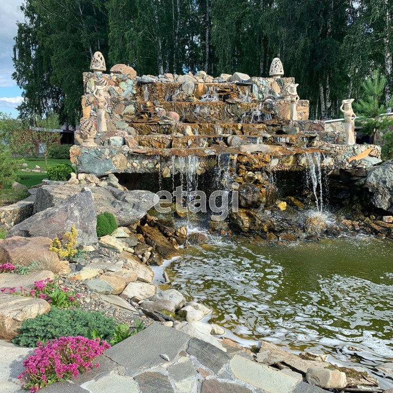 А также несколько водопадов А также несколько водопадов
