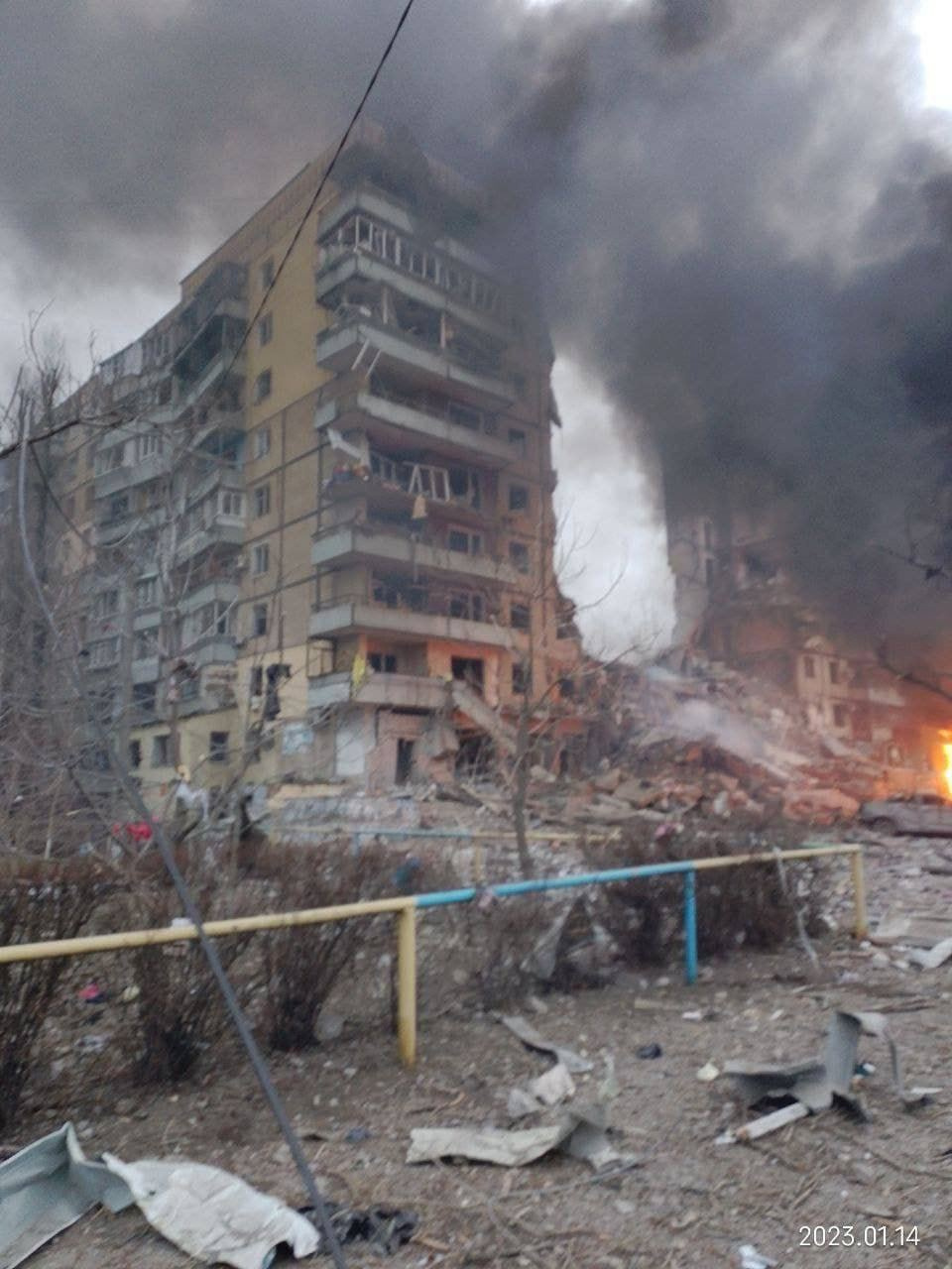 В Днепре после взрыва обрушился дом: есть погибшие и раненые 14 января 2023  года - 14 января 2023 - Фонтанка.Ру