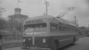 Голубые троллейбусы и маршрутки-«РАФ»: показываем, на чем ездили куйбышевцы в 40–70 годах XX века