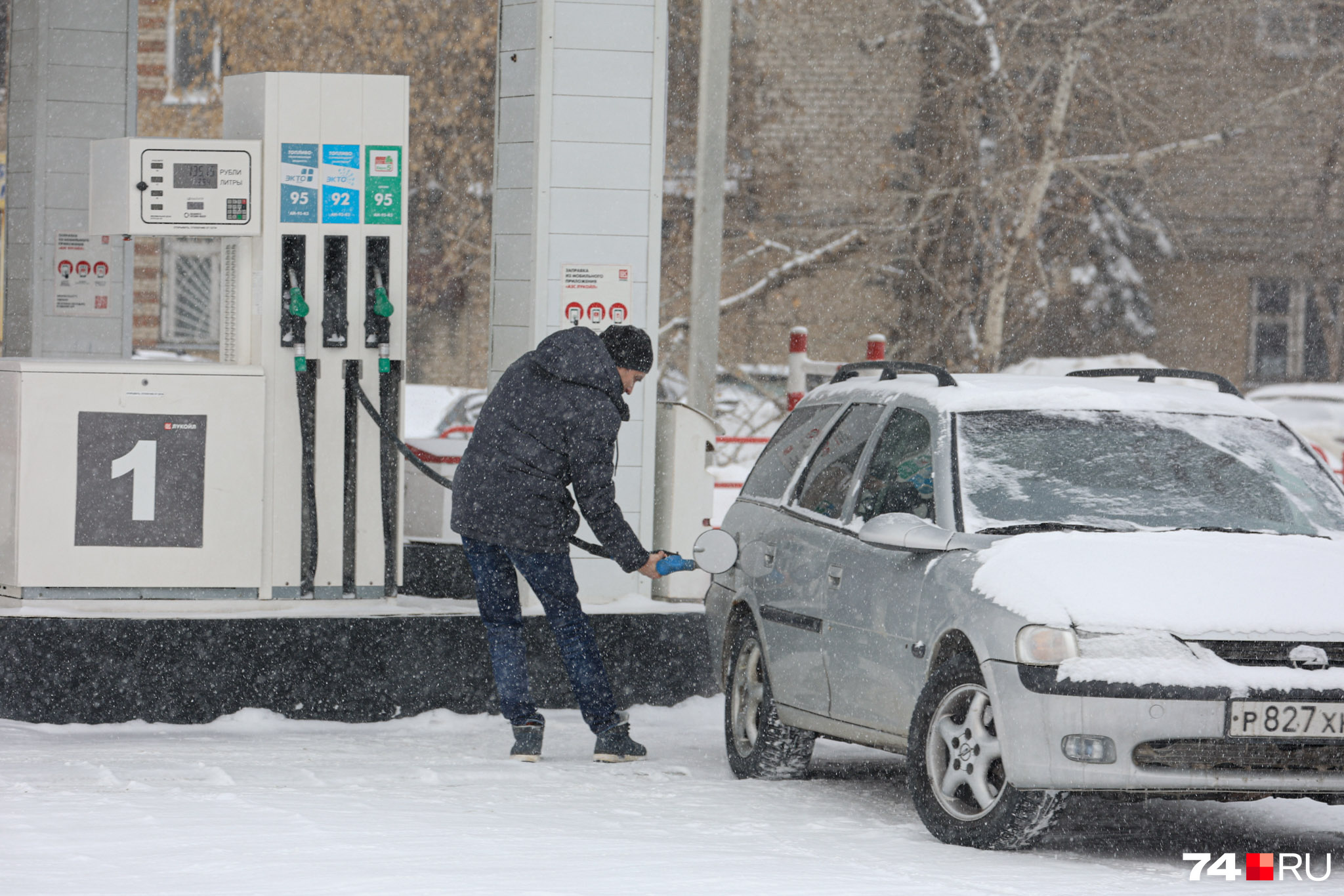 Бензин в Омске подешевел до уровня прошлого года