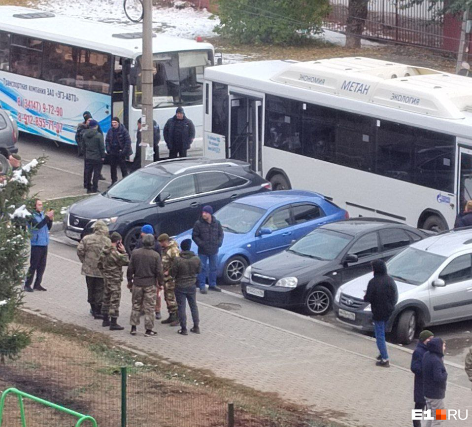 Коллапс в Екатеринбурге из-за автобусов с мобилизованными