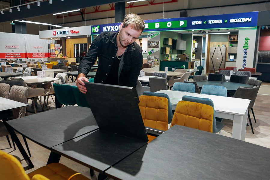 Современные механизмы и материалы, качество и стиль — такие столы ждут покупателей в «МебельМаркт»