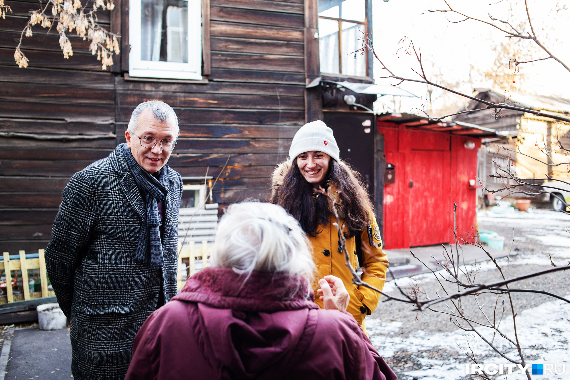 Тетя Эля живет в доме совсем «недавно» — 15 лет. До этого здесь жила ее мать, которая переехала в 70-х годах прошлого века Тетя Эля живет в доме совсем «недавно» — 15 лет. До этого здесь жила ее мать, которая переехала в 70-х годах прошлого века
