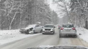 «Машина как волчок»: три иномарки столкнулись на Мочищенском шоссе — видео последствий аварии