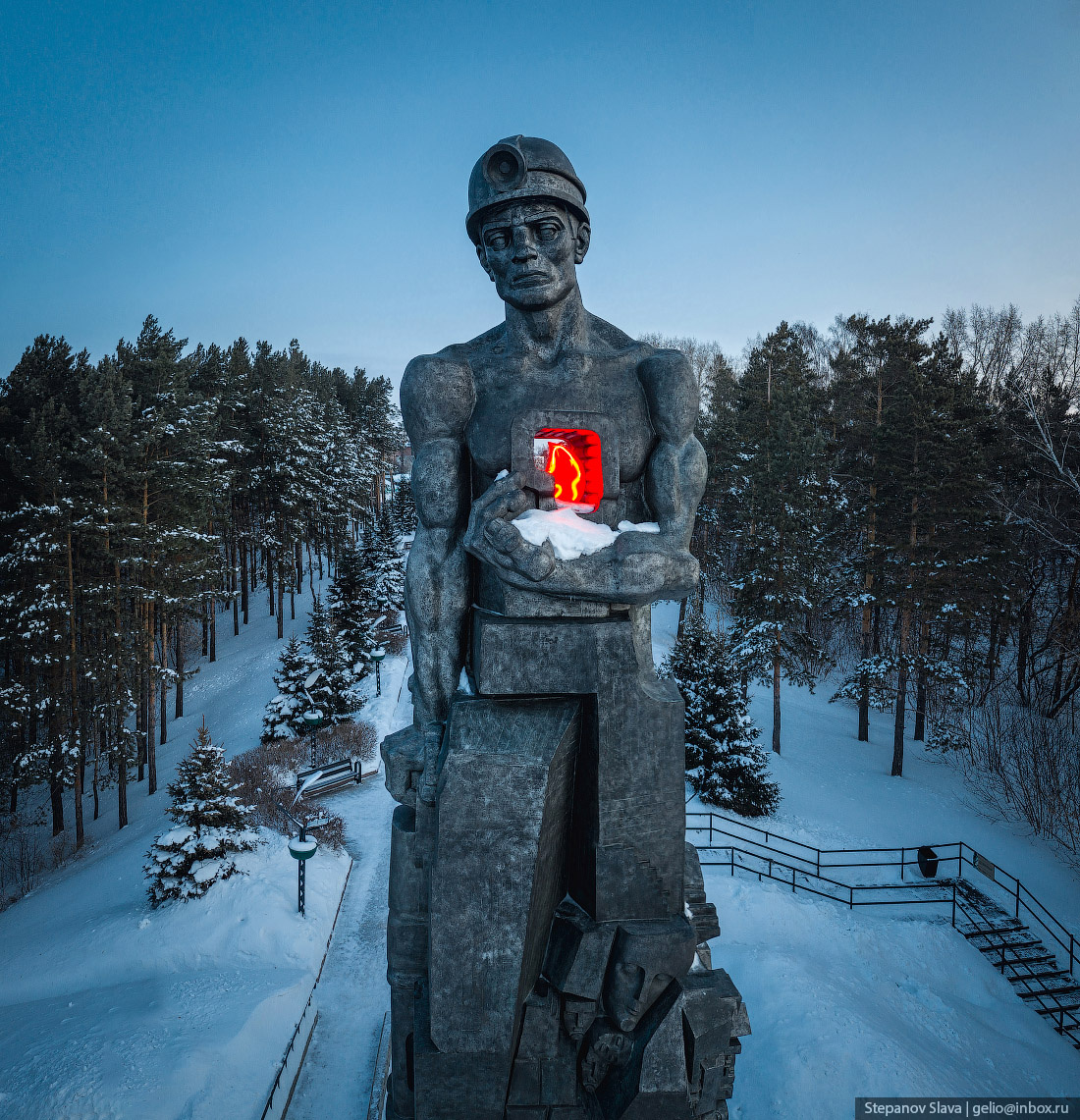 Монумент «Память шахтерам Кузбасса» в Кемерове