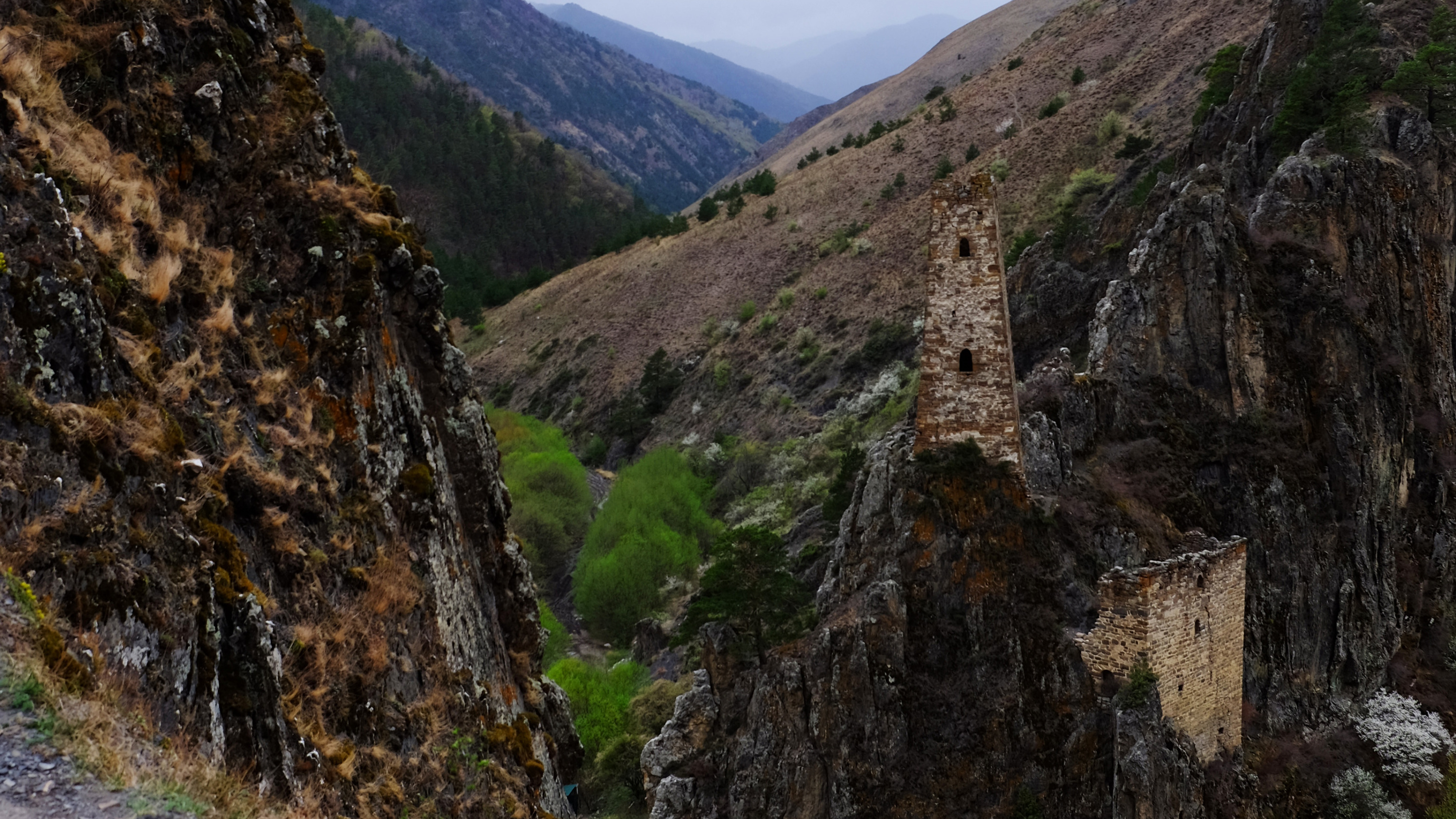Горы, ущелья, башни и легенды: как провести насыщенный отпуск на Северном Кавказе