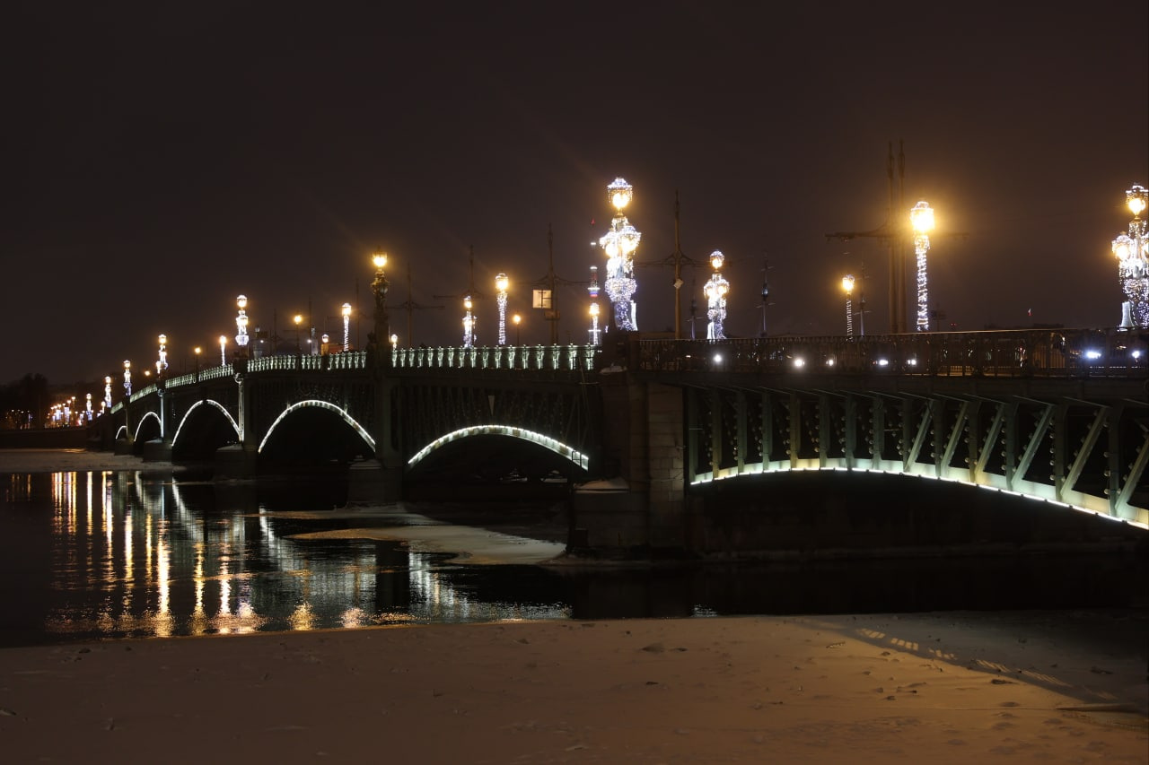 Новогодние мосты Петербурга — сейчас и 15 лет назад. Сравните, как было и как стало