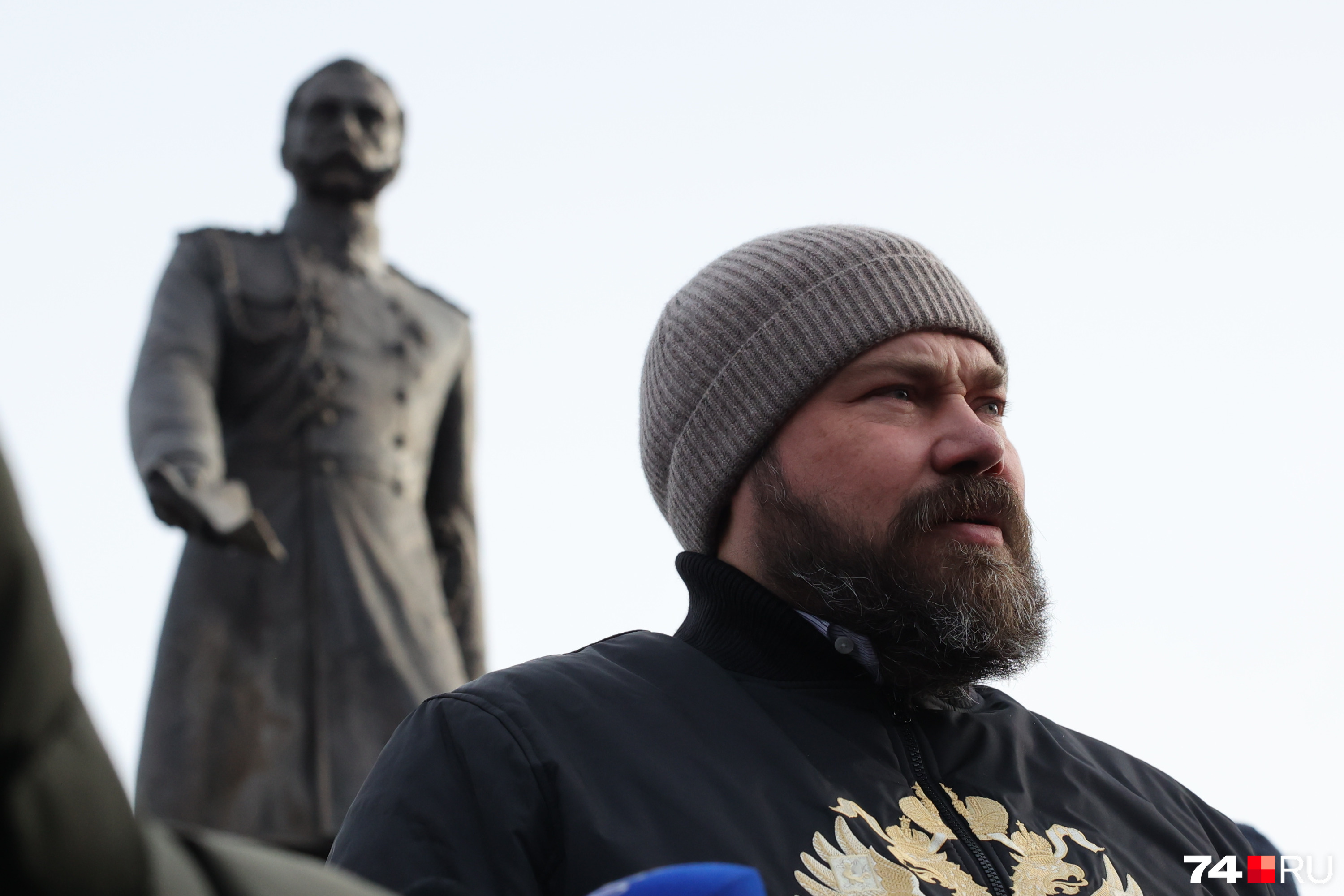 Константин Малофеев надел куртку с говорящим принтом: «Двуглавый орел» — организация, которая оплачивала работы