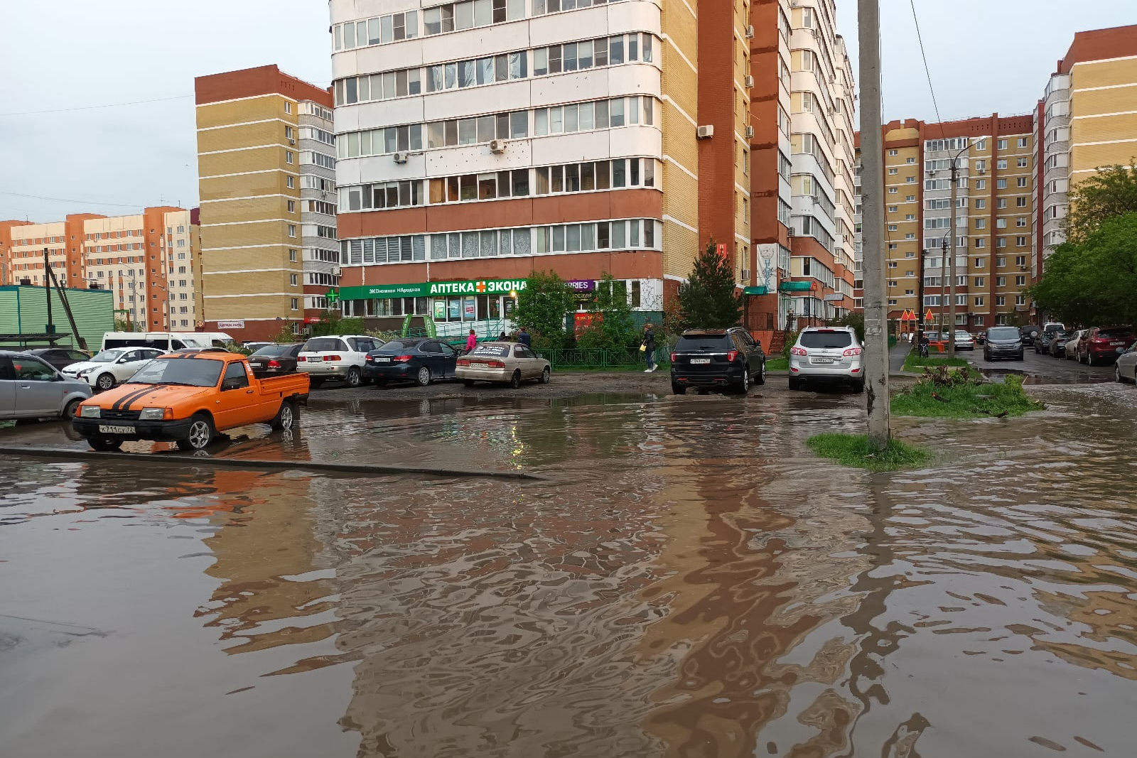 Тюмень топит. Наводнение в Тюмени. Тюмень потоп. Тюмень затопило 2023. Тюмень Лесобаза затопление.