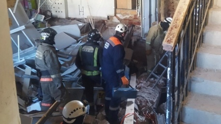 В Ярославле обушились перекрытия магазина в центре: один человек погиб. Фото и видео с места ЧП