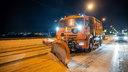 Новосибирск почистили от снега ночью — 10 фото, как это было