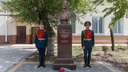 «Многие школьники впервые слышали его имя»: в Волгограде и Краснослободске открыли памятники генералу Родимцеву