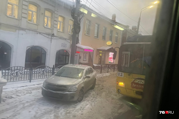 ДТП с участием общественного транспорта фиксируют в разных районах Ярославля ДТП с участием общественного транспорта фиксируют в разных районах Ярославля