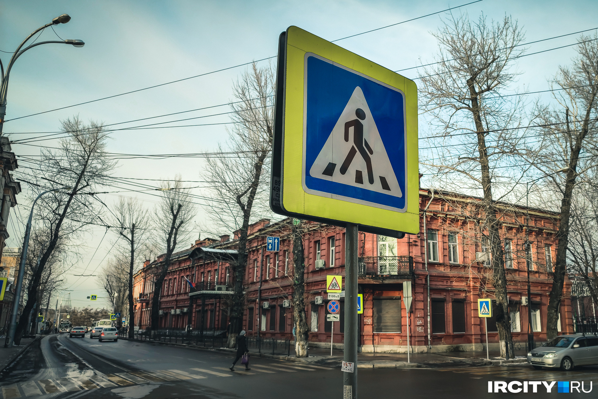 Двое детей попали под машины на пешеходных переходах в Иркутске