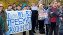 Сотни новосибирцев с плакатами собрались в Нижней Ельцовке — против чего они выступали
