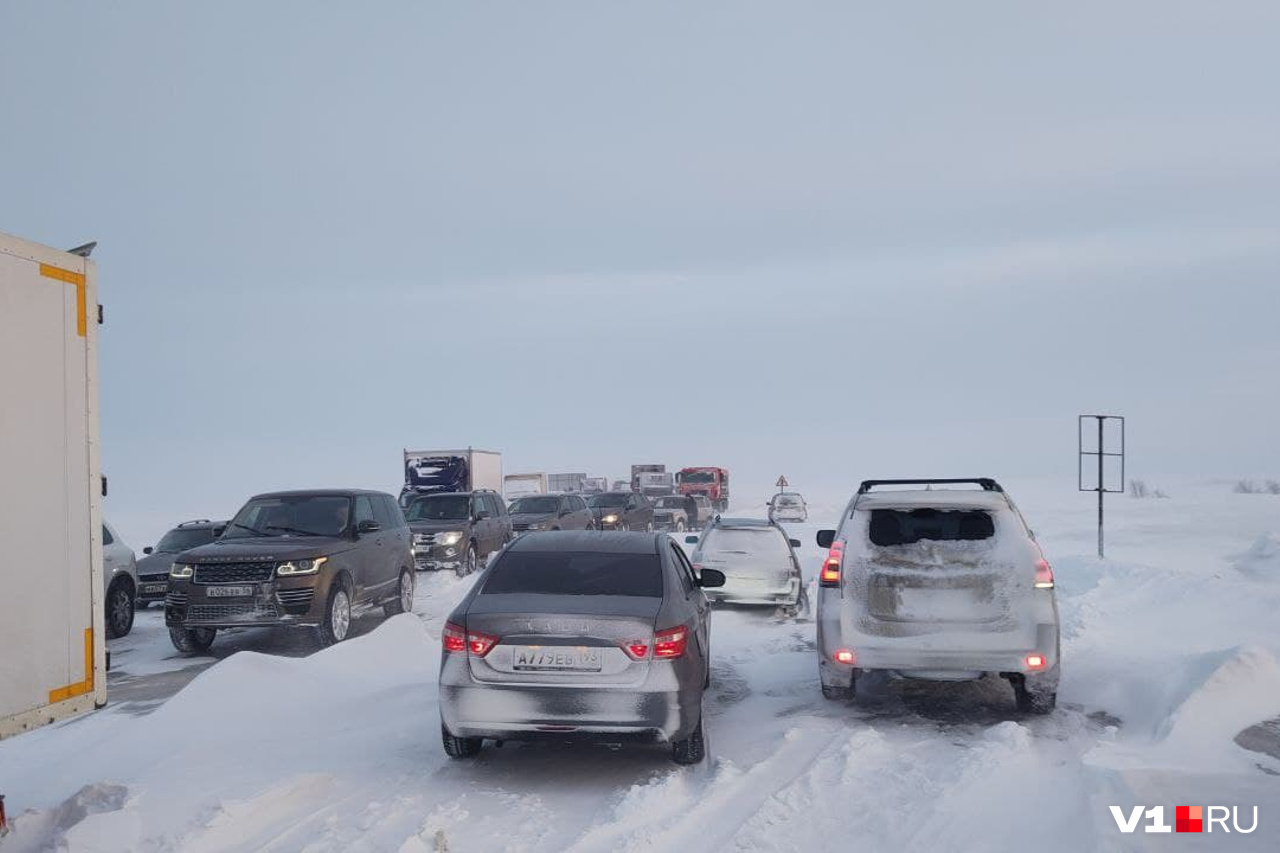 Почему закрыли трассу. Трасса м4 перекрыта. Затор перед крымским. Почему закрыли трассу. Прокладывание дороги днт.