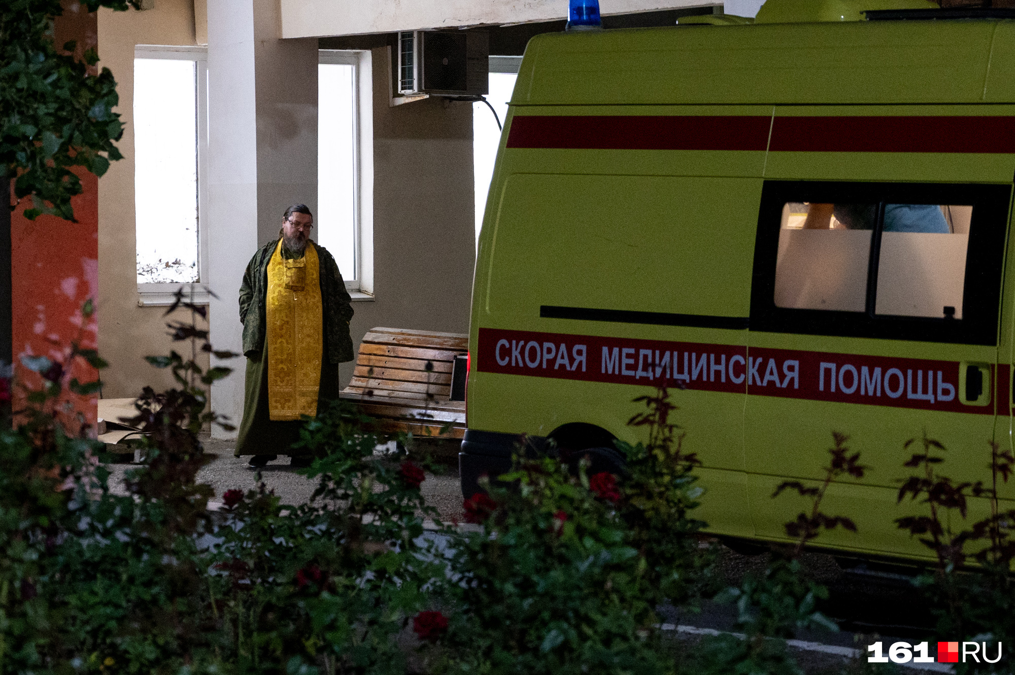 По последним данным, 13 человек погибли и 19 получили ранения