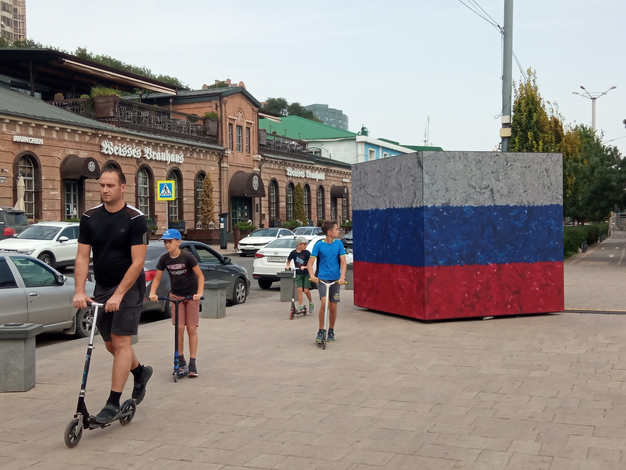 Таким образом компания поздравила жителей Ростова-на-Дону с Днем Государственного флага