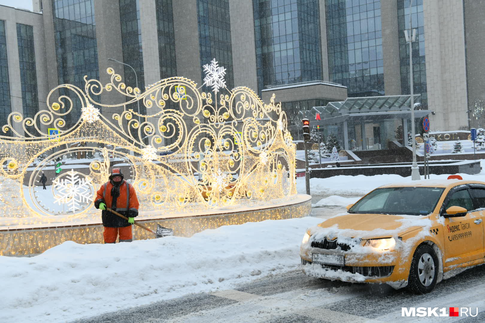 Москву засыпает снегом сегодня