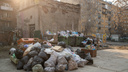 Баки переполнены: 9 кадров из разных мест Новосибирска с завалами бытового мусора