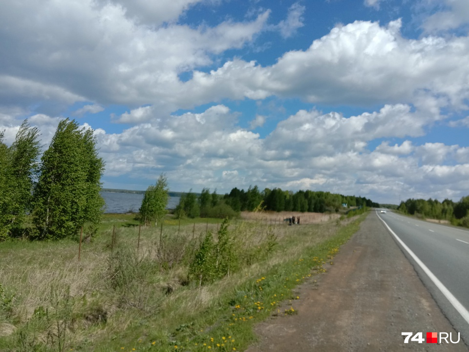 Ровно на этом же месте забор стоял четыре года назад Ровно на этом же месте забор стоял четыре года назад