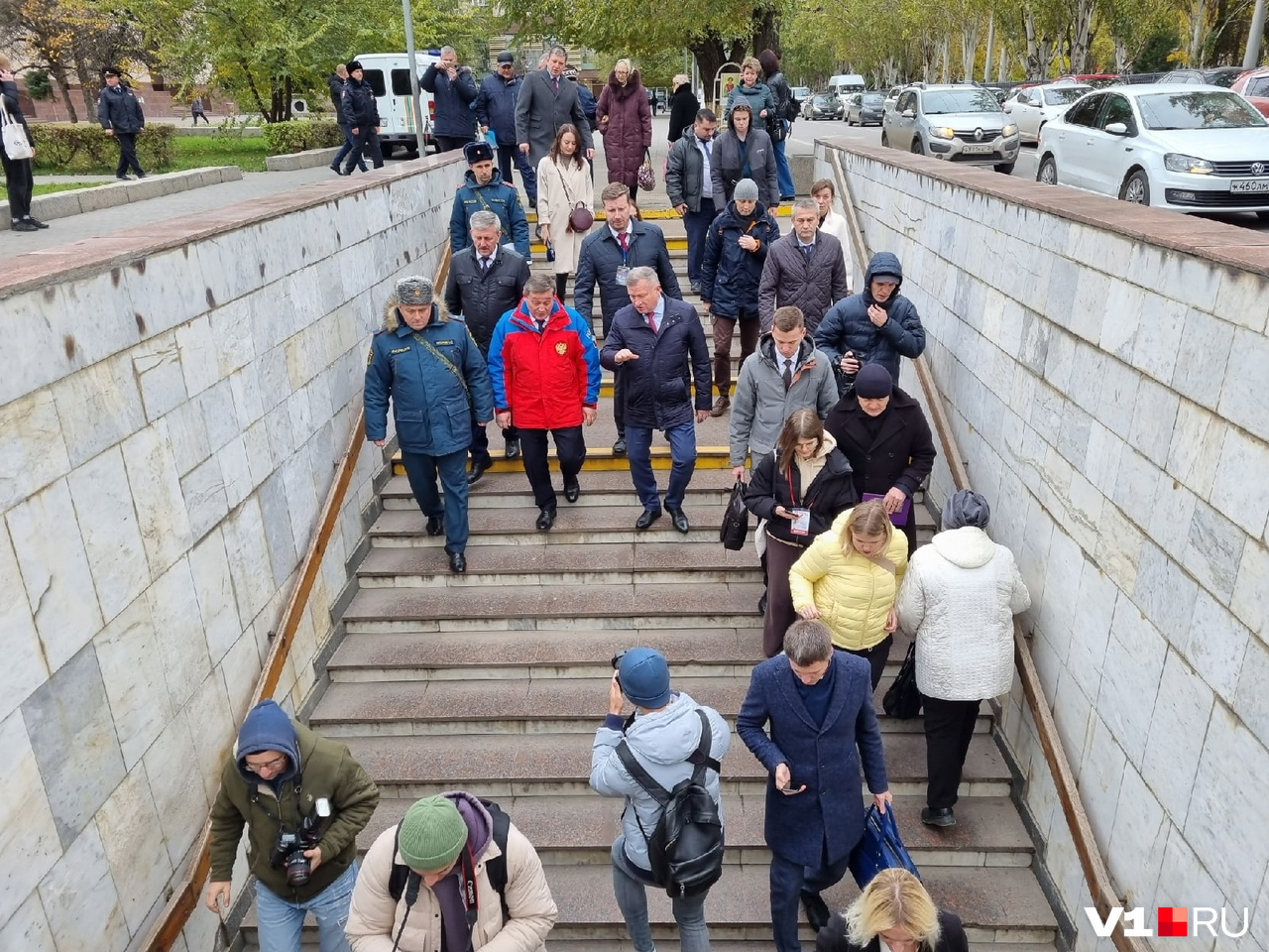 Чиновники и журналисты спустились на станцию «Комсомольская» Чиновники и журналисты спустились на станцию «Комсомольская»