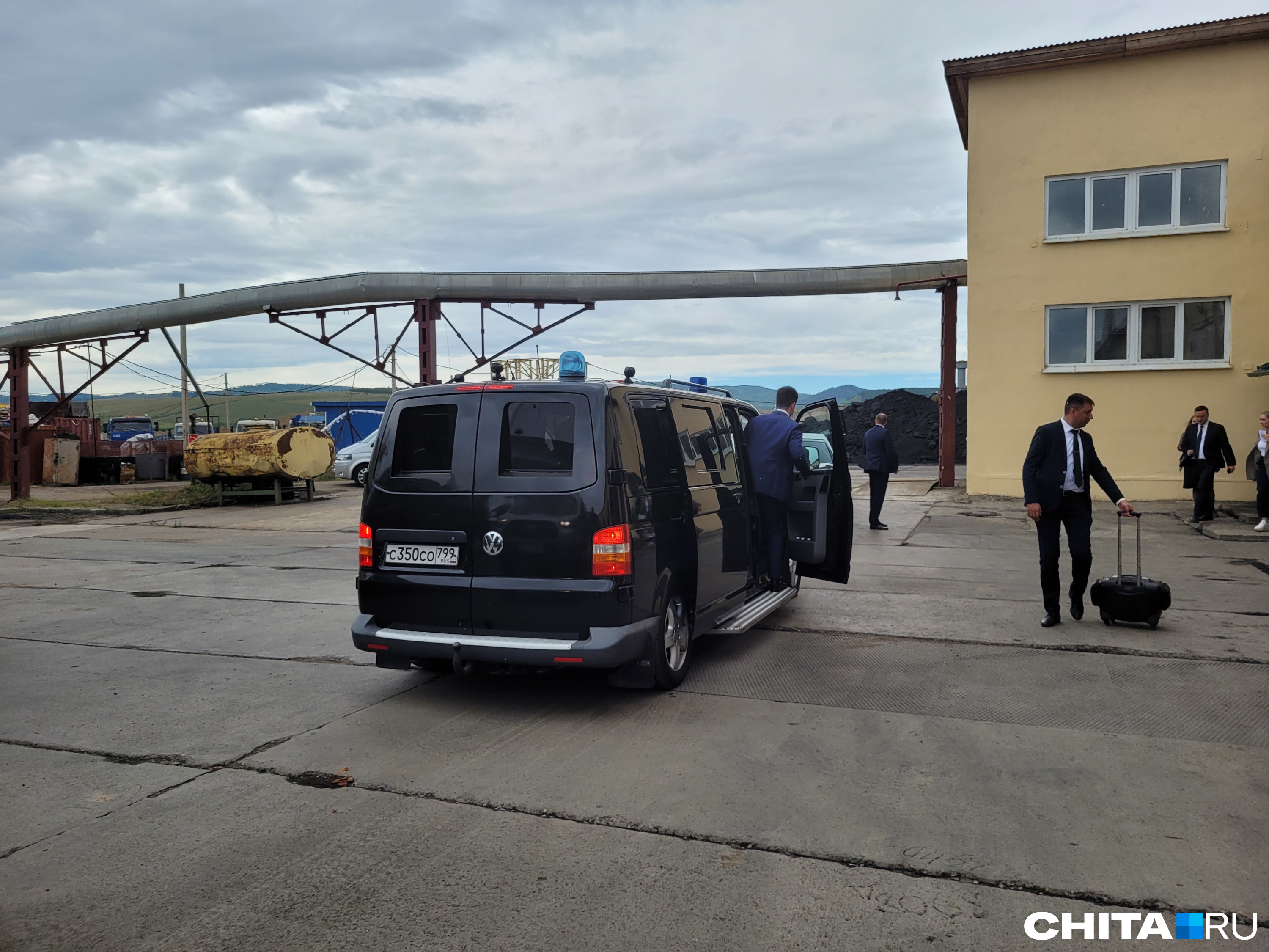 По городу Мишустин перемещался на таком автомобиле По городу Мишустин перемещался на таком автомобиле