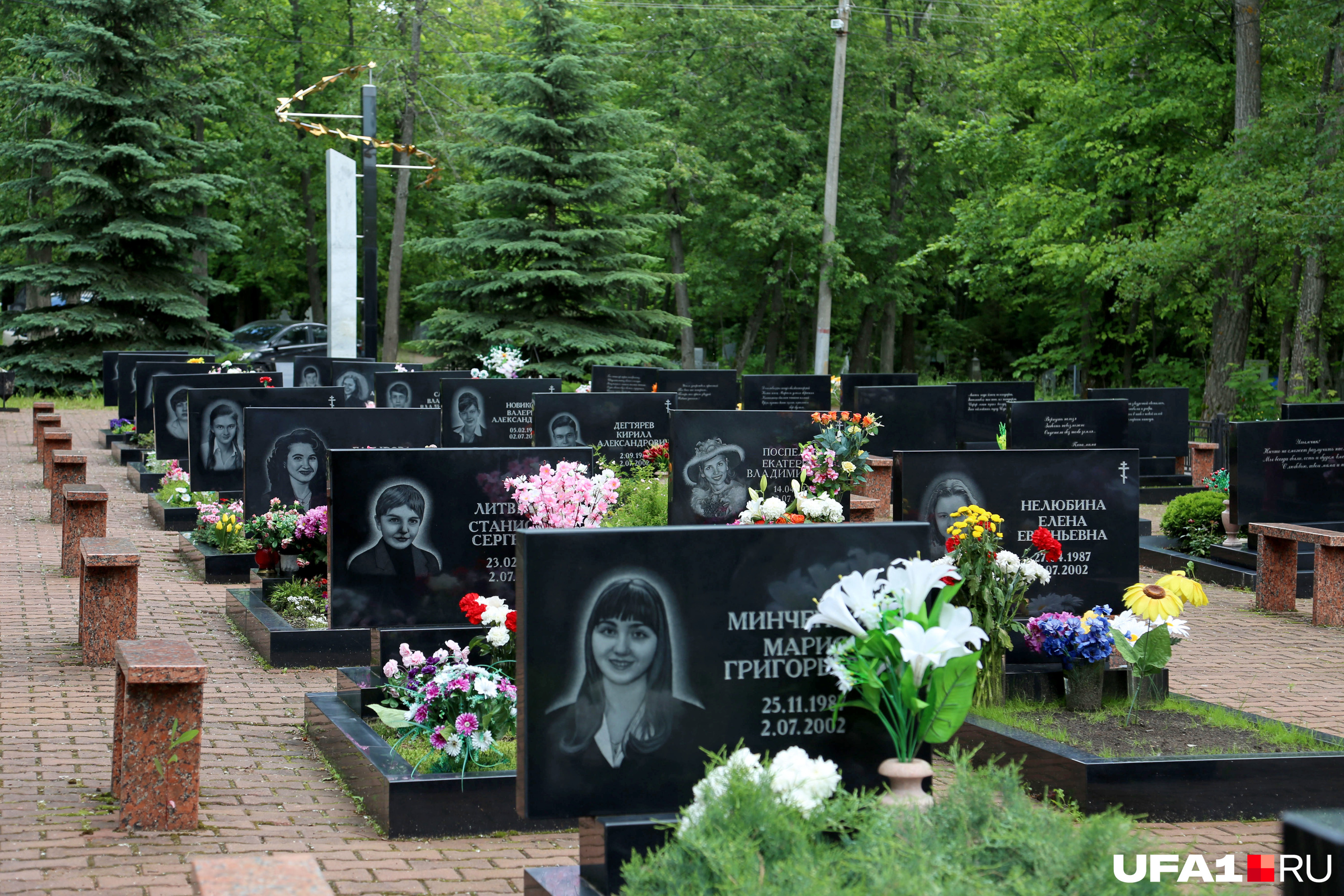 Могилы погибших находятся на Южном кладбище