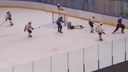 «Конек игрока попал в шею»: хоккеиста подростковой челябинской команды экстренно прооперировали после матча
