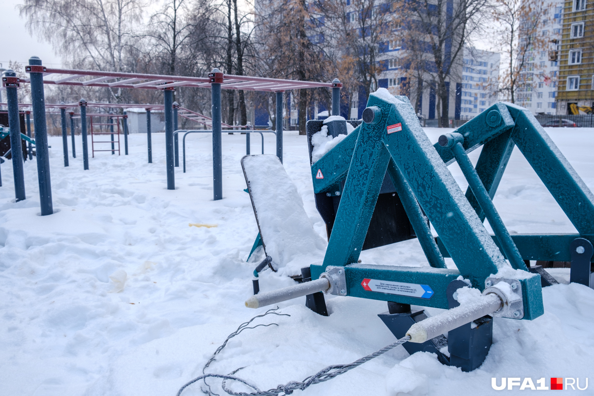 Тренажеры на площадке