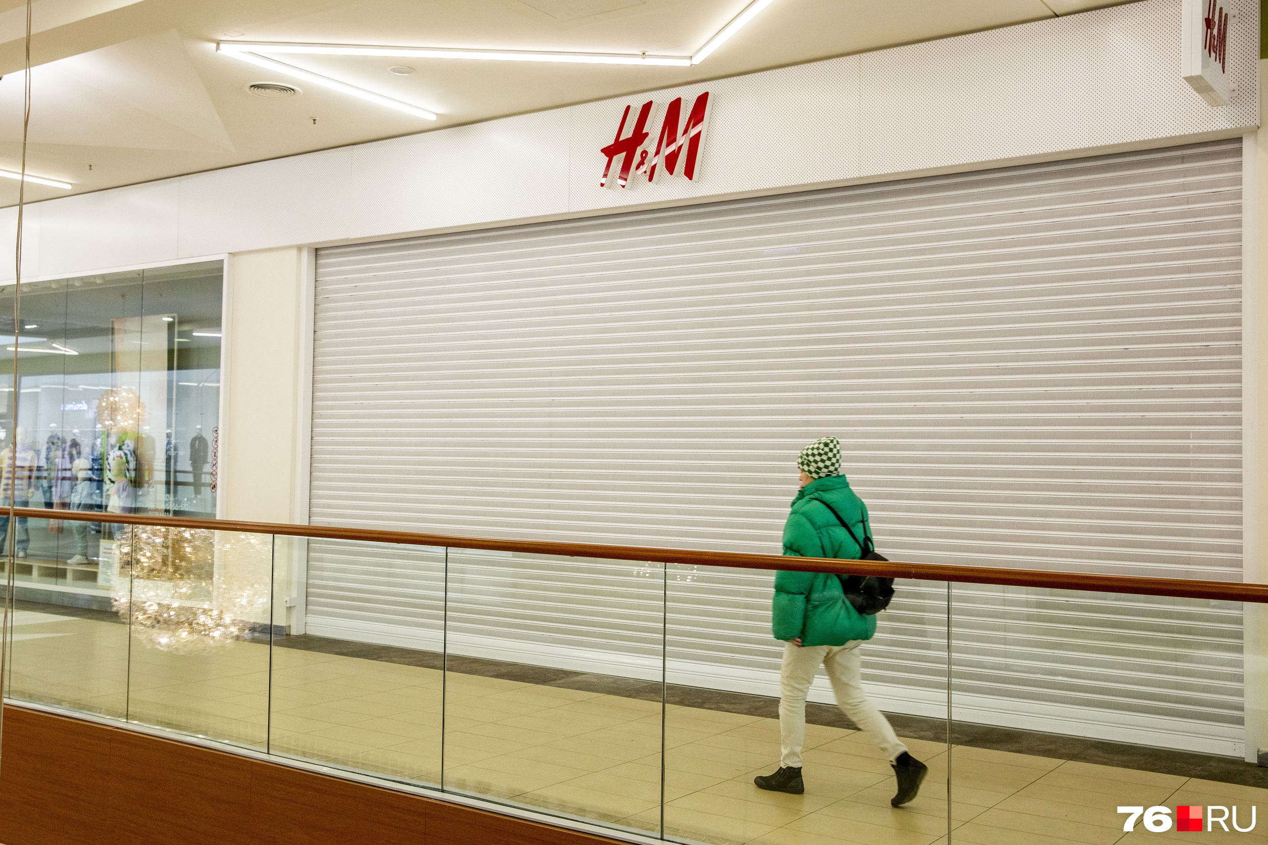 H&M закрылся одним из первых