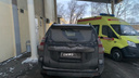 «Жестко наказывать»: ярославцы пристыдили водителя внедорожника, перекрывшего проезд скорой помощи