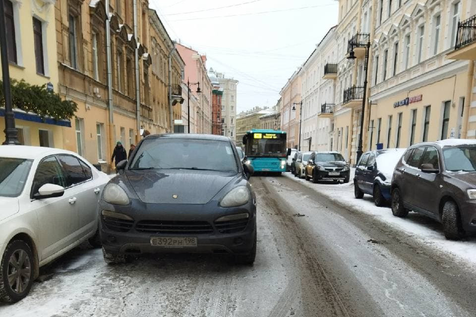 парковка во втором ряду. разрешенные места для парковки. питер стоянка. полукруглая разметка парковки. стоянка вторым рядом.