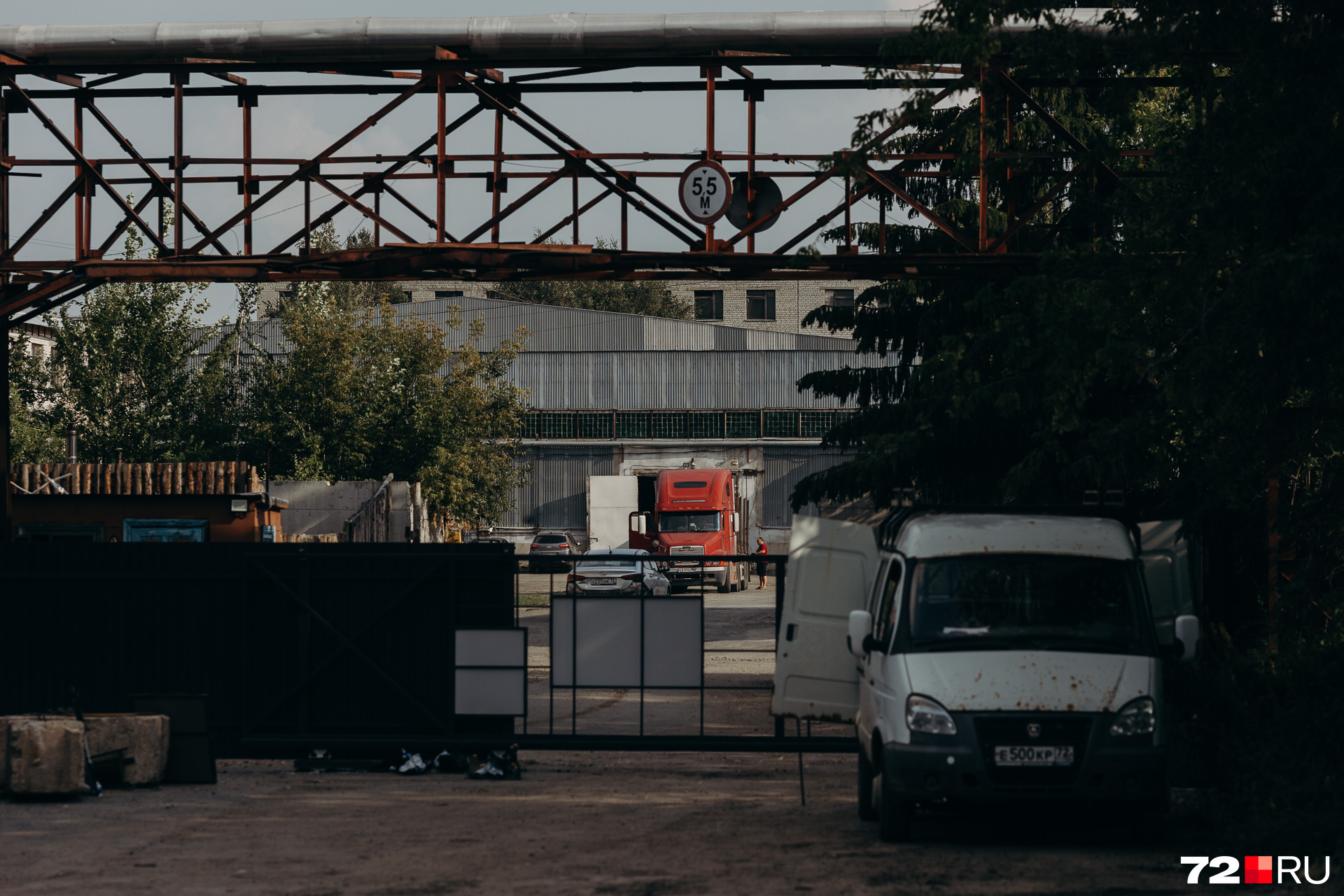 Снос завода. Заводы Тюмени. Завод медоборудования Тюмень. Тюмень фото.