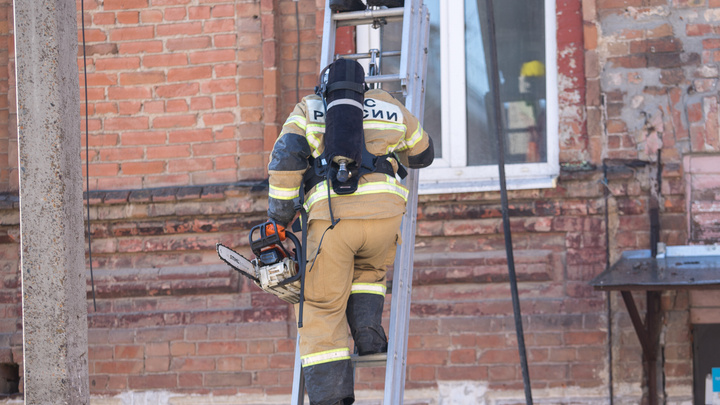 Двухлетняя девочка пострадала на пожаре в Кировском районе в Кемерове
