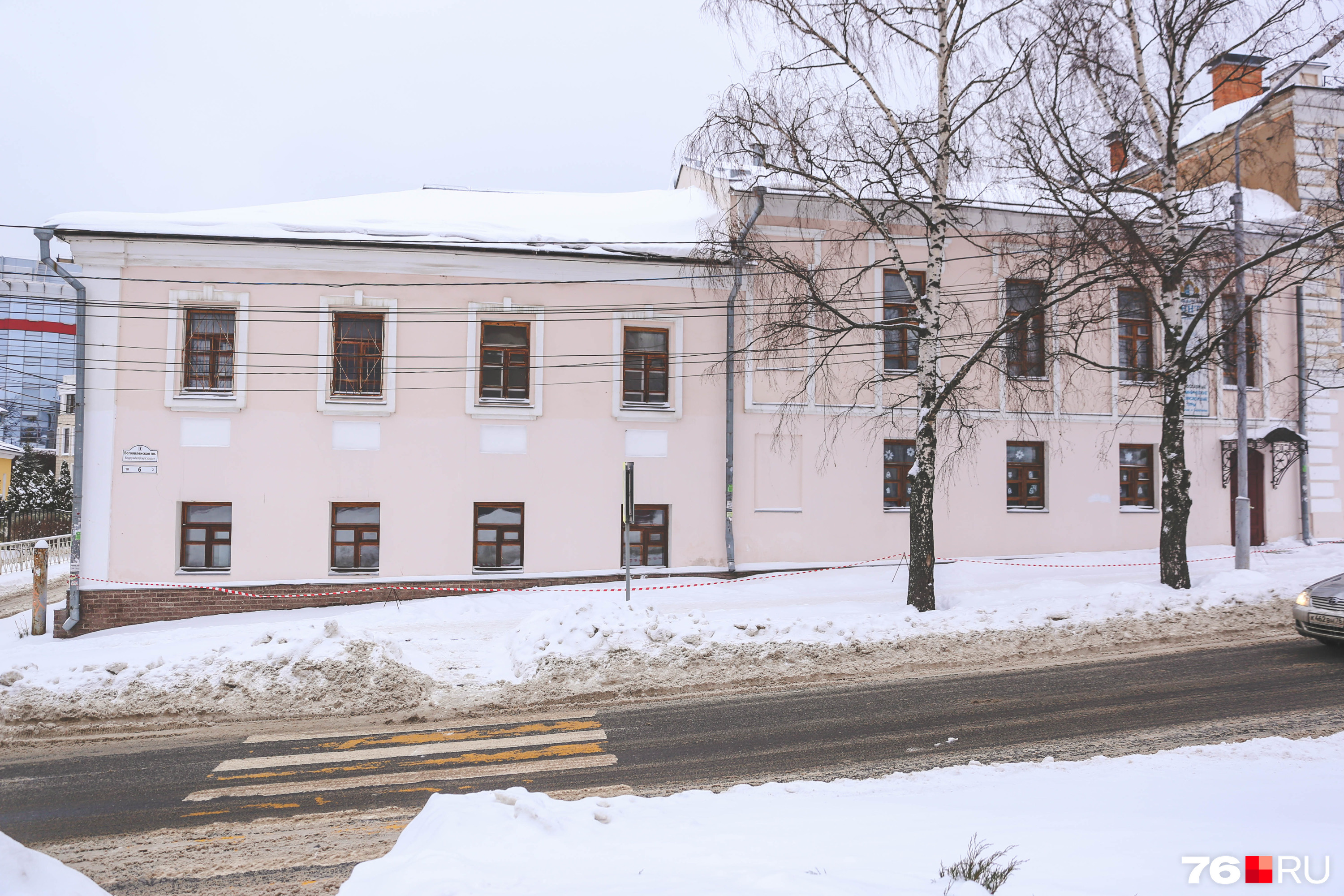 Епархия также владеет зданием на Богоявленской, 6