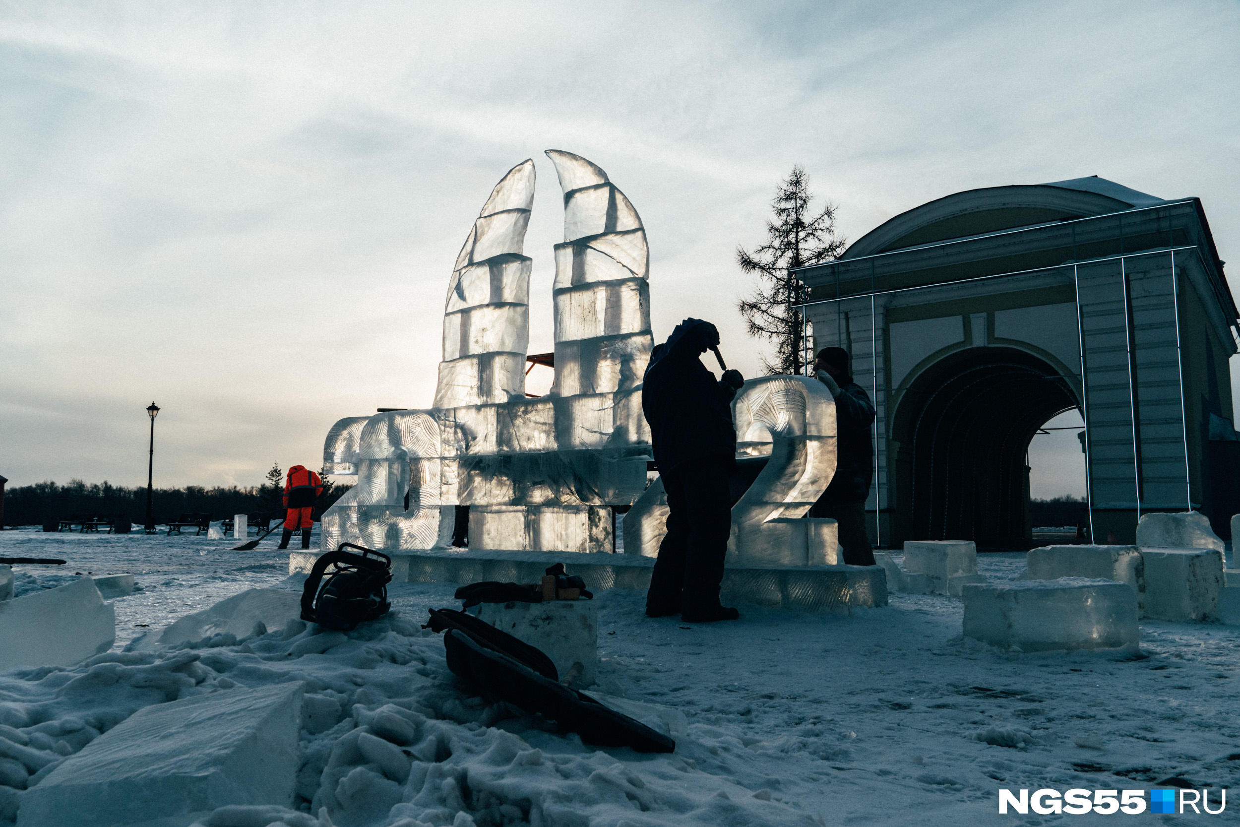 Возле Тобольских ворот устанавливают скульптуру «2022». Да, в следующем году целых три двойки
