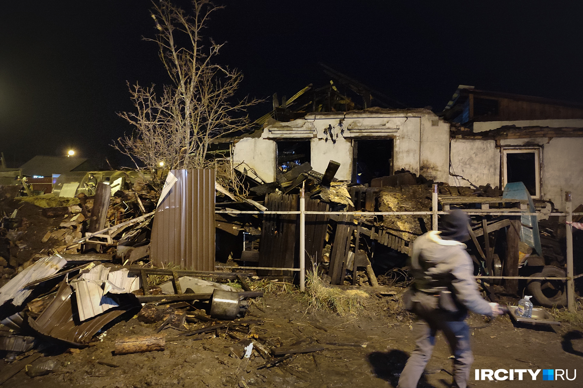 Самолет упавший на жилой дом