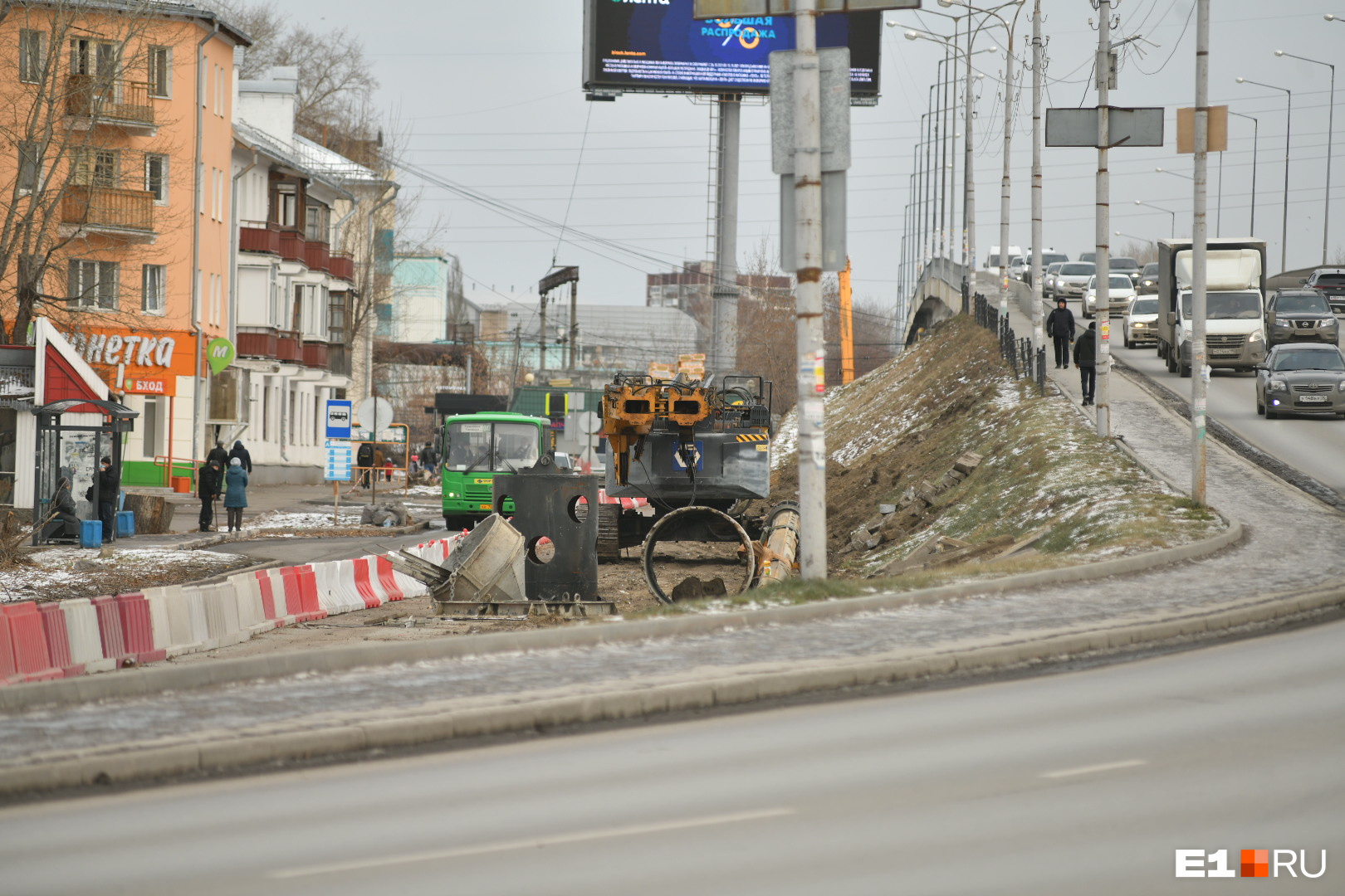 Движение по мосту обещают не перекрывать