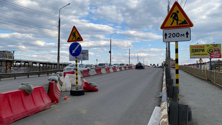 «Мы думали, будет легче идти»: репортаж с ремонтируемого Некрасовского моста в Кургане