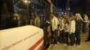 Волгоградцы штурмуют общественный транспорт в попытках уехать домой после салюта
