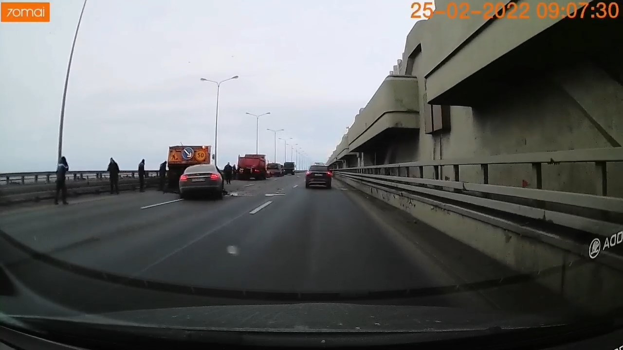 Скриншот видео из группы <a href="https://vk.com/wall-68471405_16428355" class="io-leave-page _" target="_blank">«ДТП и ЧП | Санкт-Петербург»</a>