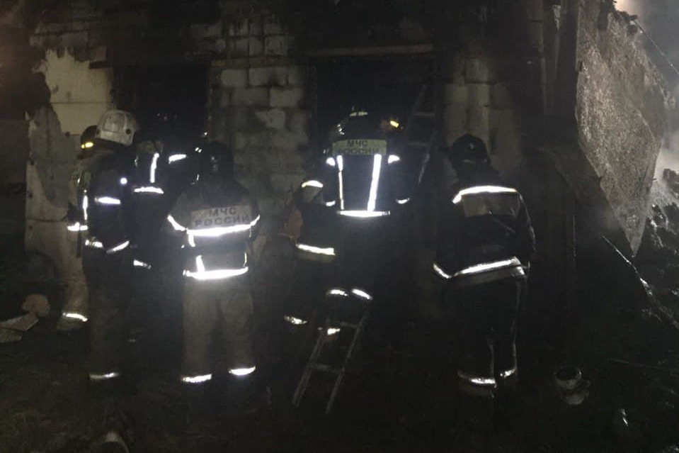 Пожар произошел в двухэтажном доме, где жила многодетная семья Пожар произошел в двухэтажном доме, где жила многодетная семья
