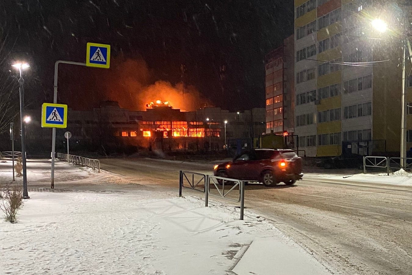 В центре вологды вспыхнула иномарка. Пожары в удмуртии за последние сутки. Что произошло 15. Дтп газель и фура 16 мая нижегородская область. Авария на болховском шоссе в орле.