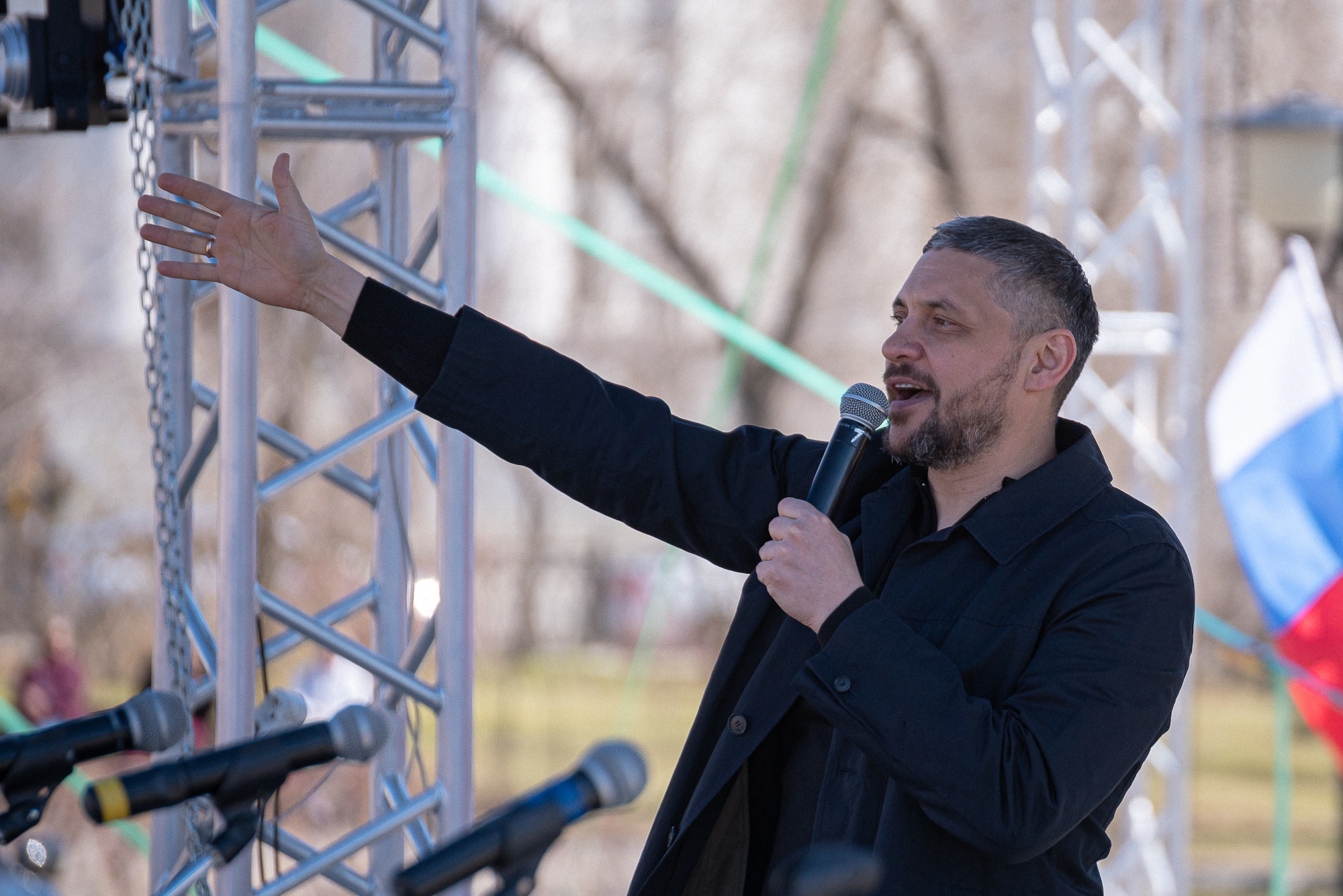Кажется, в этот момент Александр Осипов говорил что-то очень эмоциональное Кажется, в этот момент Александр Осипов говорил что-то очень эмоциональное