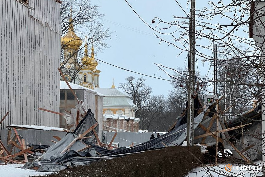 Ураган в спб сегодня ночью. Ураган в Петербурге. Ураган фото. Ураганный ветер. Ураган в Питере сейчас.