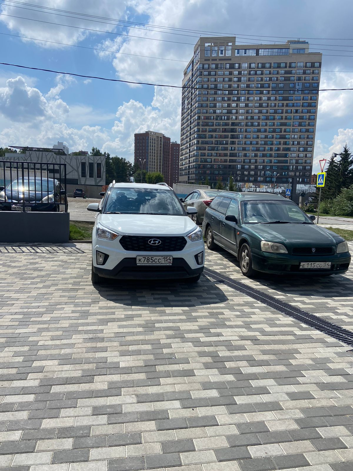 Стоянка на тротуаре Стоянка на тротуаре