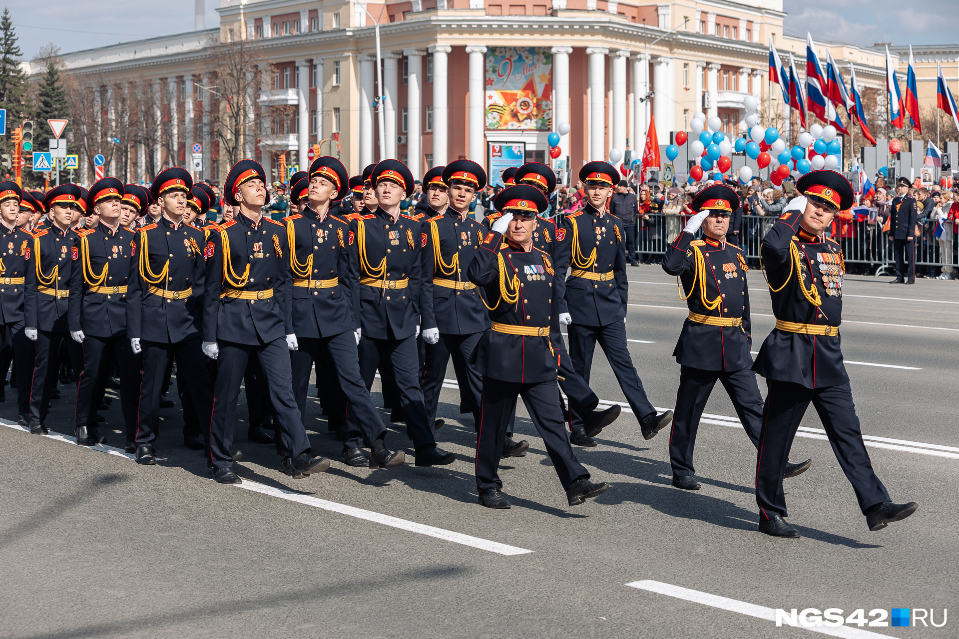 Женский полк парад победы