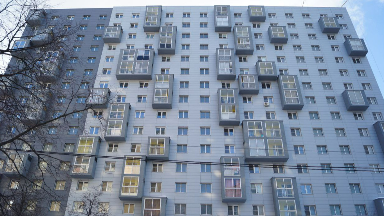 Арендовать квартиру в Москве стало в три раза выгоднее, чем выплачивать ипотеку. Об этом говорят цифры и эксперты